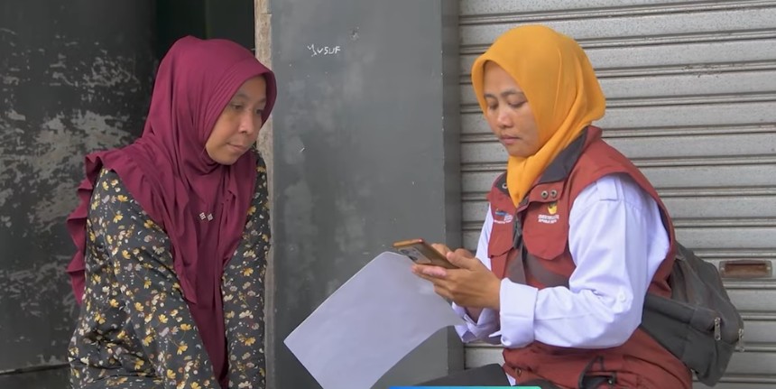 Ilustrasi proses verifikasi dan validasi sebelum pencairan bansos PKH