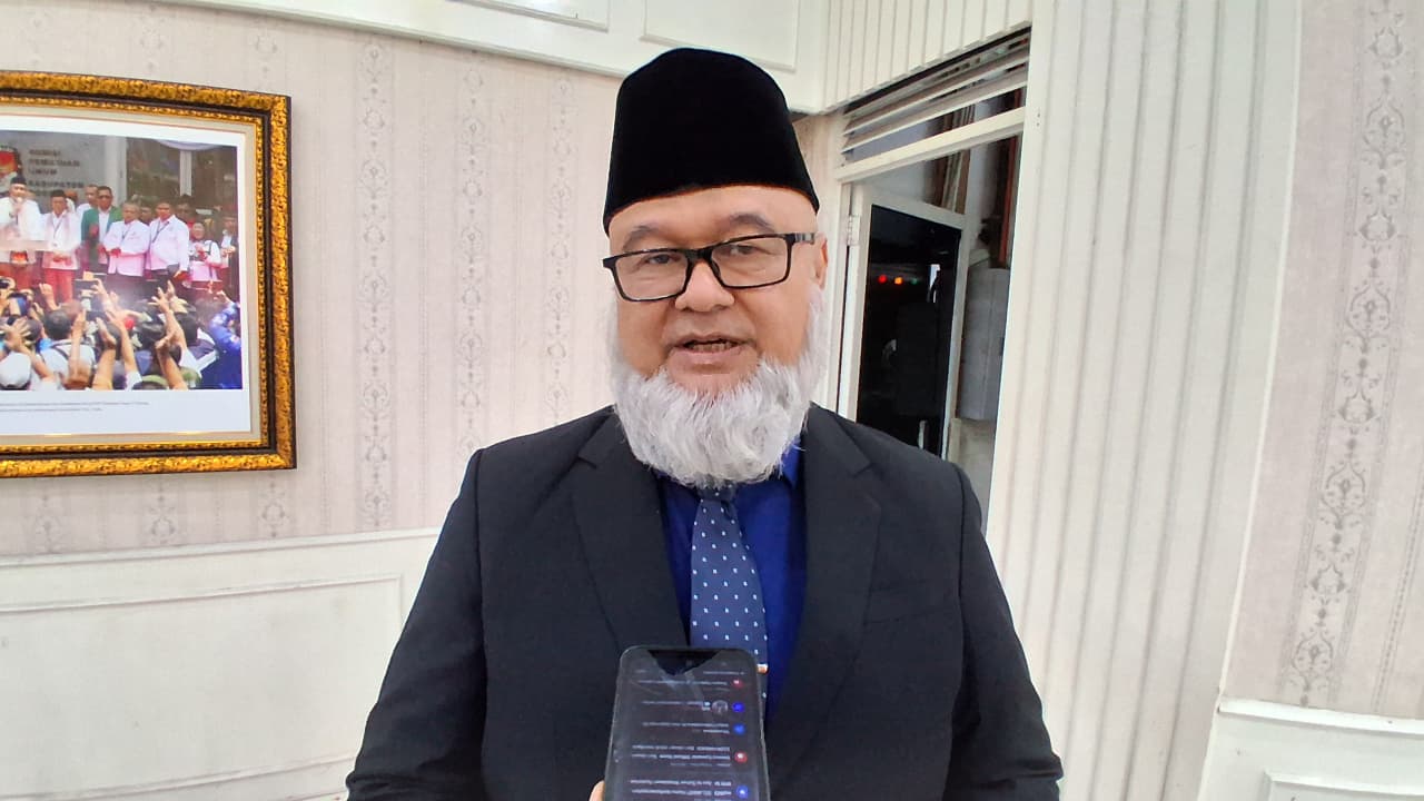 Kepala Pelaksana BPBD Kabupaten Bogor, Ade Hasrat saat dimintai keterangan oleh Radar Bogor, Senin 25 November 2025.