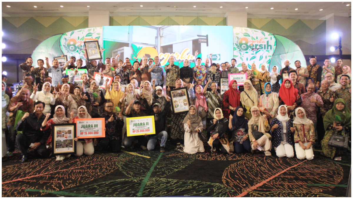 Pemenang Bogorku Bersih 2025 foto bersama di IICC Botani Square.