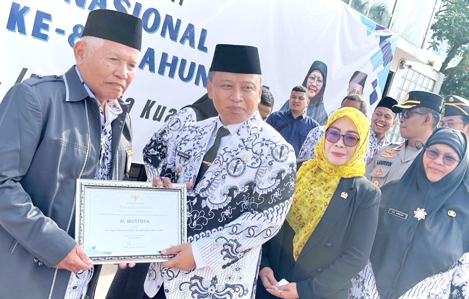 Peringatan Hari Guru Nasional di Balaikota Depok, Selasa 25 November 2025.