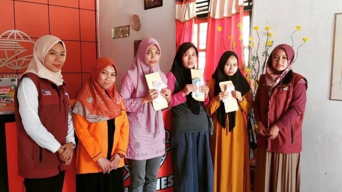 Ilustrasi pengambilan dana bansos BLT Kesra via Kantor Pos.