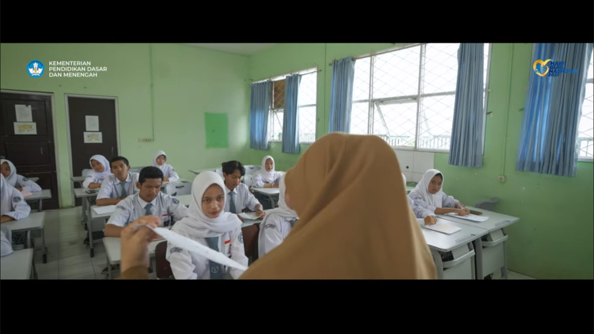 Ilustrasi kegiatan guru dan murid di kelas
