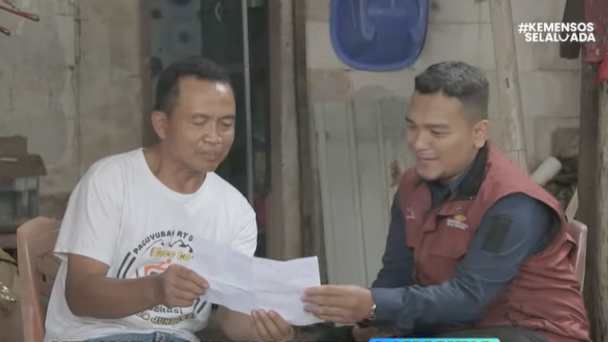 Ilustrasi: Penyaluran bantuan sosial (bansos) kepada para penerima manfaat atau KPM.