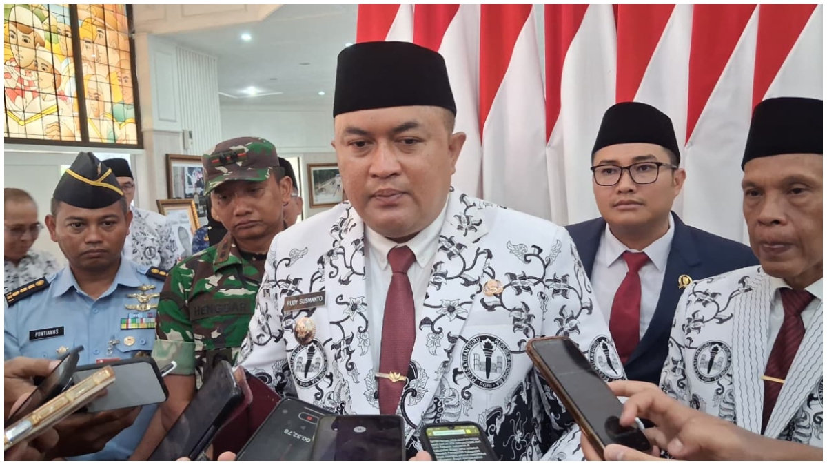 Bupati Bogor, Rudy Susmanto saat di mintai keterangan di Gedung Tegar Beriman, Cibinong, Kabupaten Bogor, Selasa 25 November 2025.