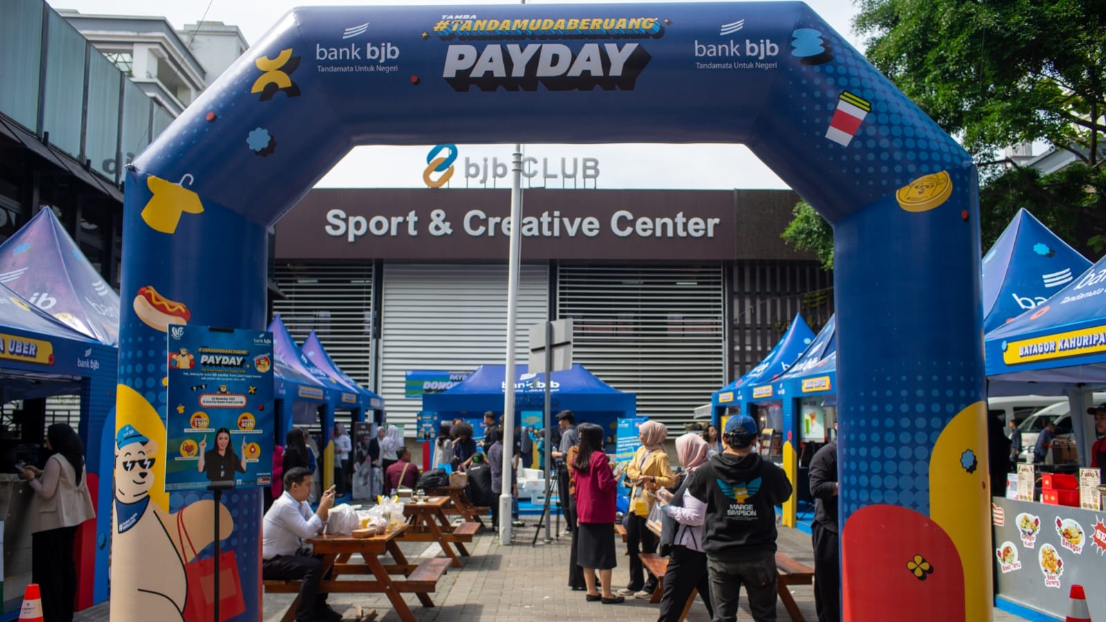 Bank bjb menyelenggarakan kegiatan bjb Payday Vol. 2 di Area Parkir dan GOR Kantor Pusat bank bjb pada Senin, 25 November 2025.