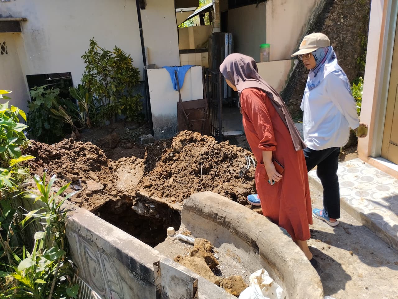 Pembuatan septic tank di rumah warga Kelurahan Empang, Kecamatan Bogor Selatan, Kota Bogor.