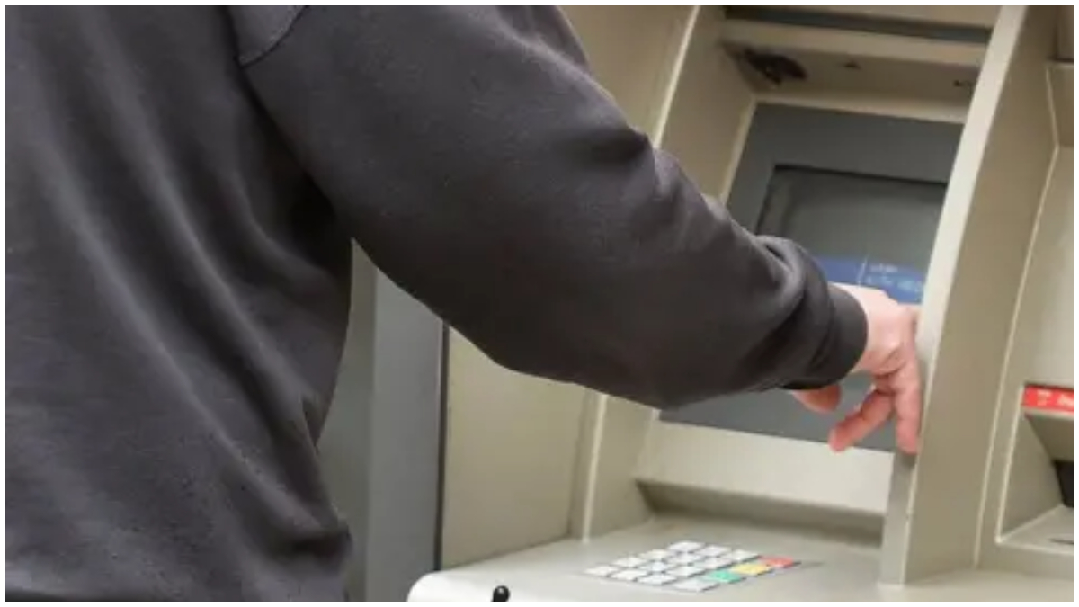 Ilustrasi sopir di Kota Depok menguras isi ATM milik majikannya.