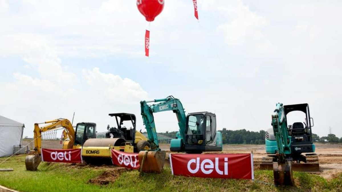 Acara peletakan batu pertama untuk pembangunan pabrik baru Deli di Kawasan Industri Artha Industrial Hill, Kabupaten Karawang.