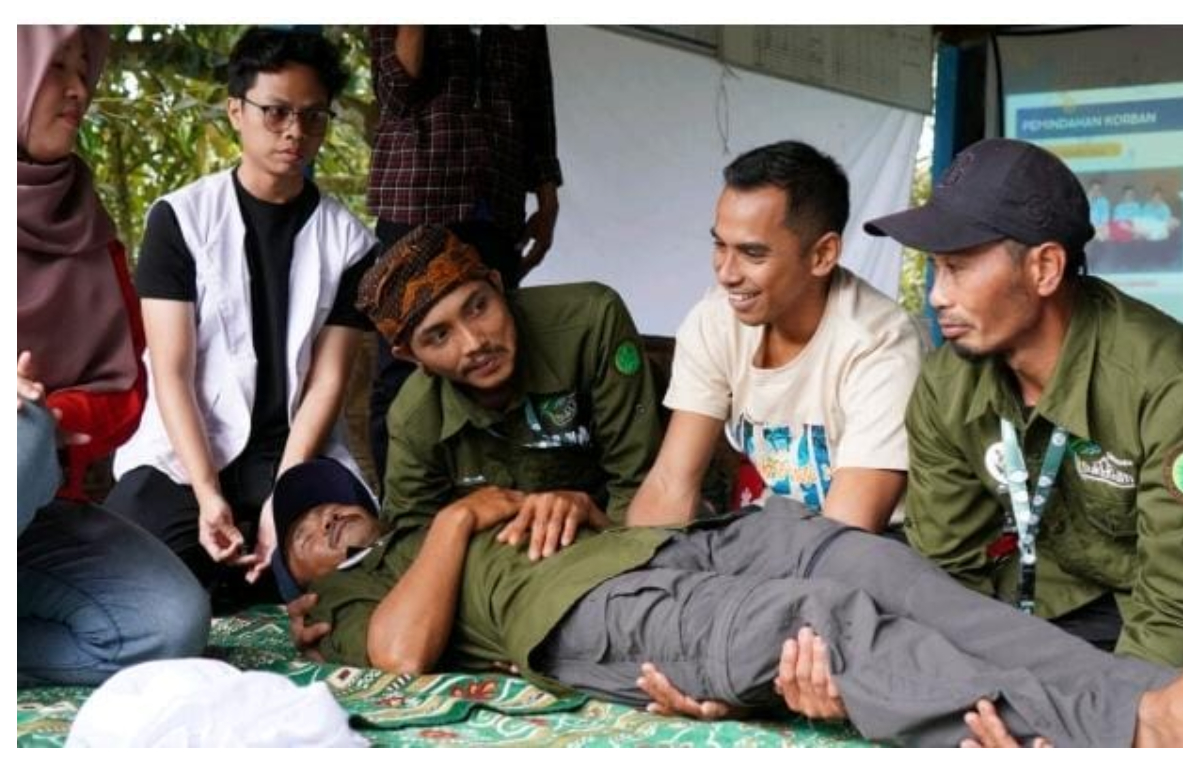 Pelatihan Medis Darurat Pemandu Wisata di Dusun Pandan Arum Sukabumi.