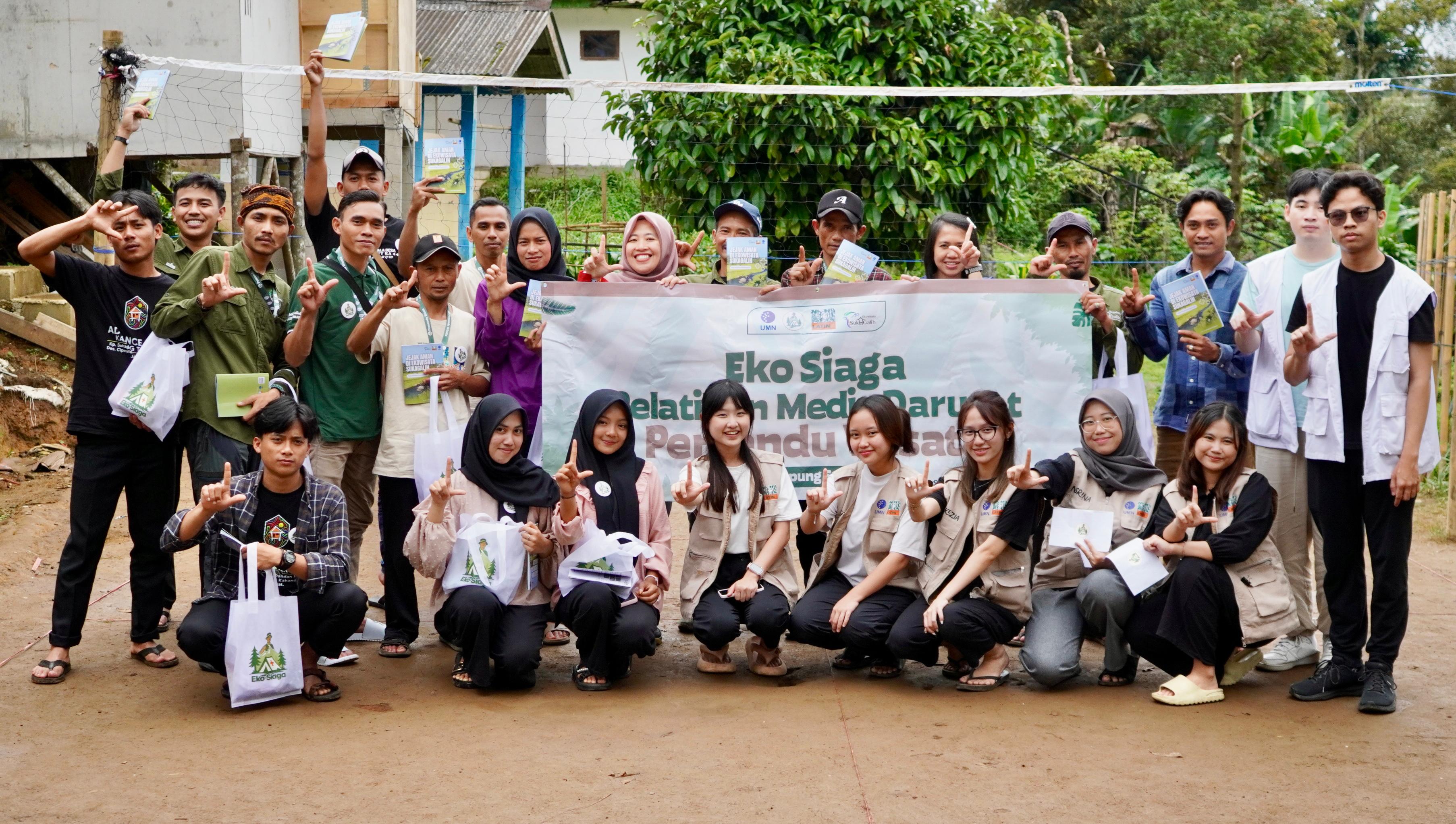Pelatihan Medis Darurat Pemandu Wisata di Dusun Pandan Arum Sukabumi.