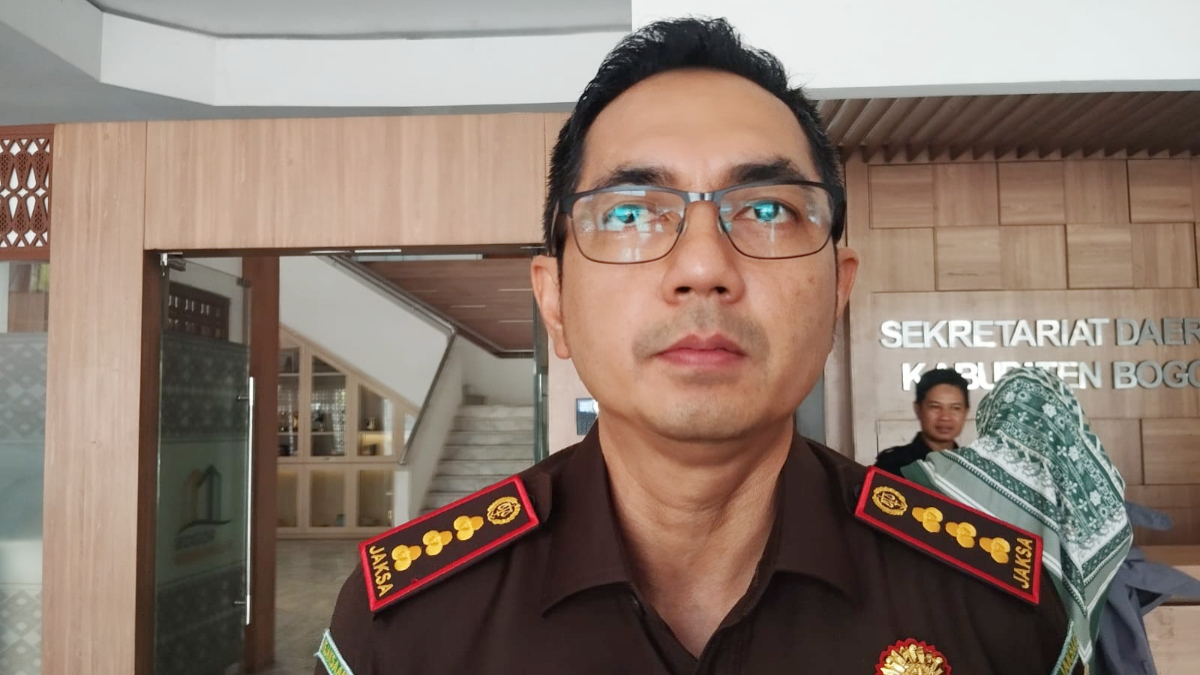 &lrm;Kepala Kejaksaan Negeri Kabupaten Bogor Denny Achmad saat menyampaikan keterangan.