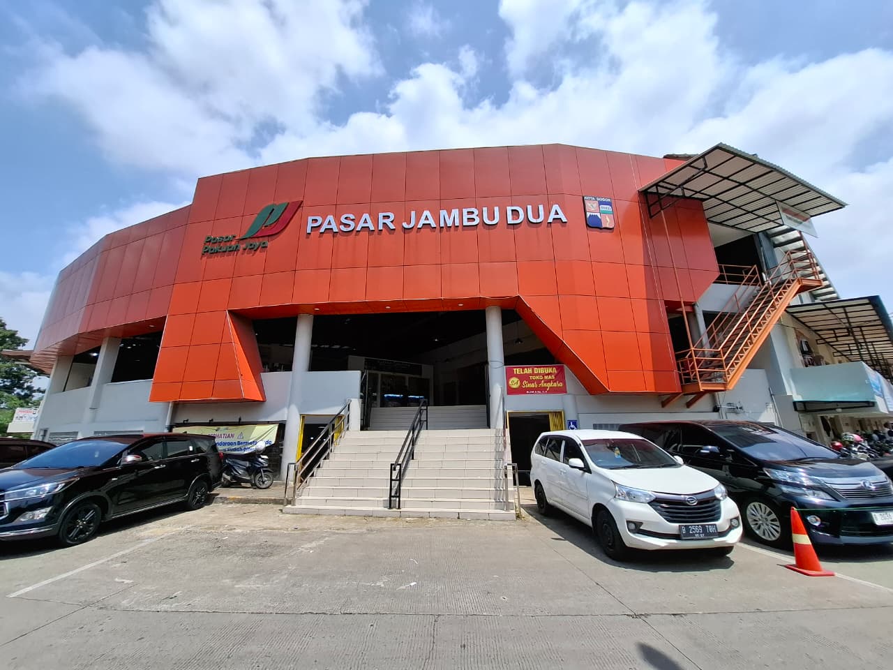 Kondisi bangunan Pasar Jambu Dua, Kota Bogor.