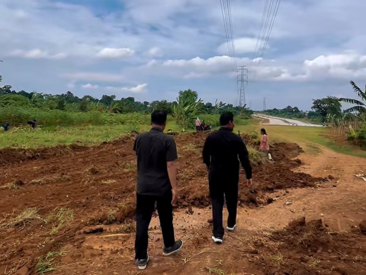 Pembukaan trase lanjutan pembagunan Jalan R3 Katulampa, Kota Bogor, pengerjaan pembukaan lahan yang terus di kebut.