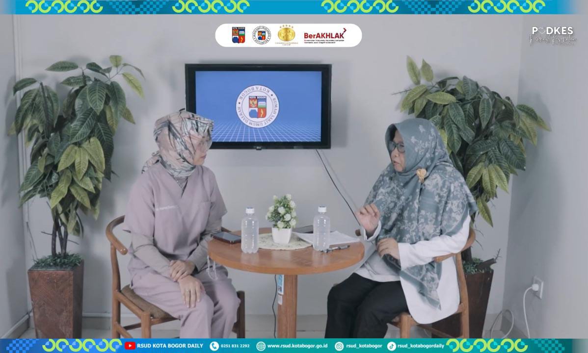 Podcast RSUD Kota Bogor bersama Dokter Spesialis Akupunktur Medik, dr. Ursula Firdaus Hasan.