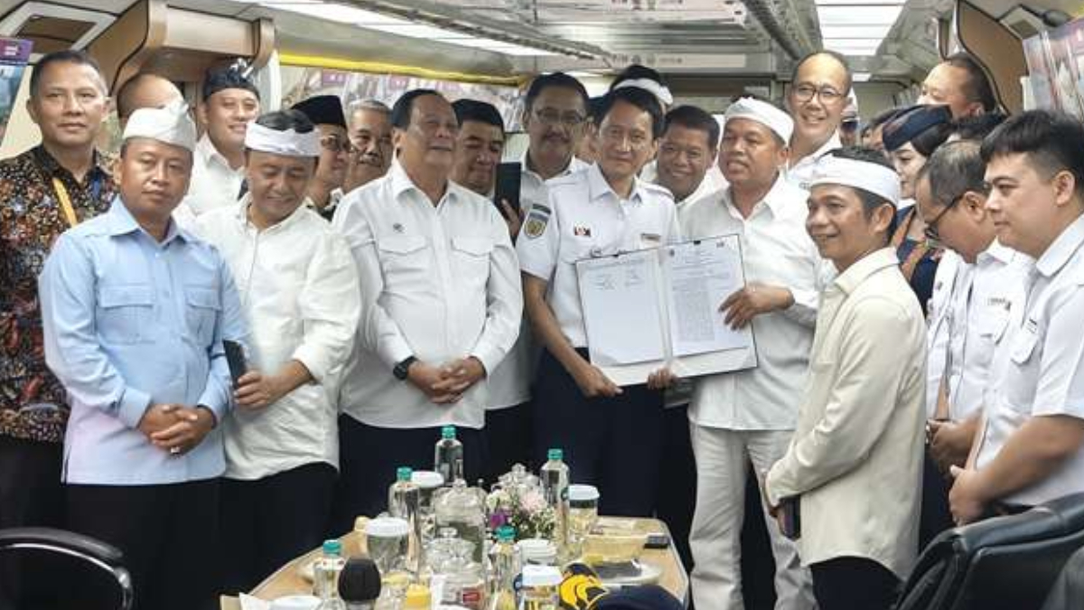 Penandatanganan Perjanjian Kerja Sama (PKS) antara Pemerintah Provinsi Jawa Barat dan PT KAI