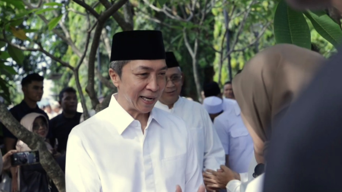 Wali Kota Bogor, Dedie A Rachim menyapa warga.