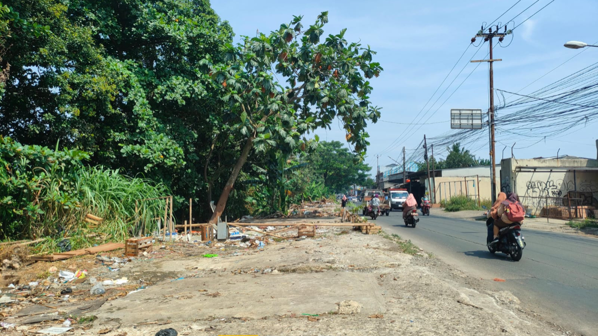 Kondisi lapak PKL dan bangunan liar pasca ditertibkan Satpol PP Kota Depok di kawasan Cipayung.