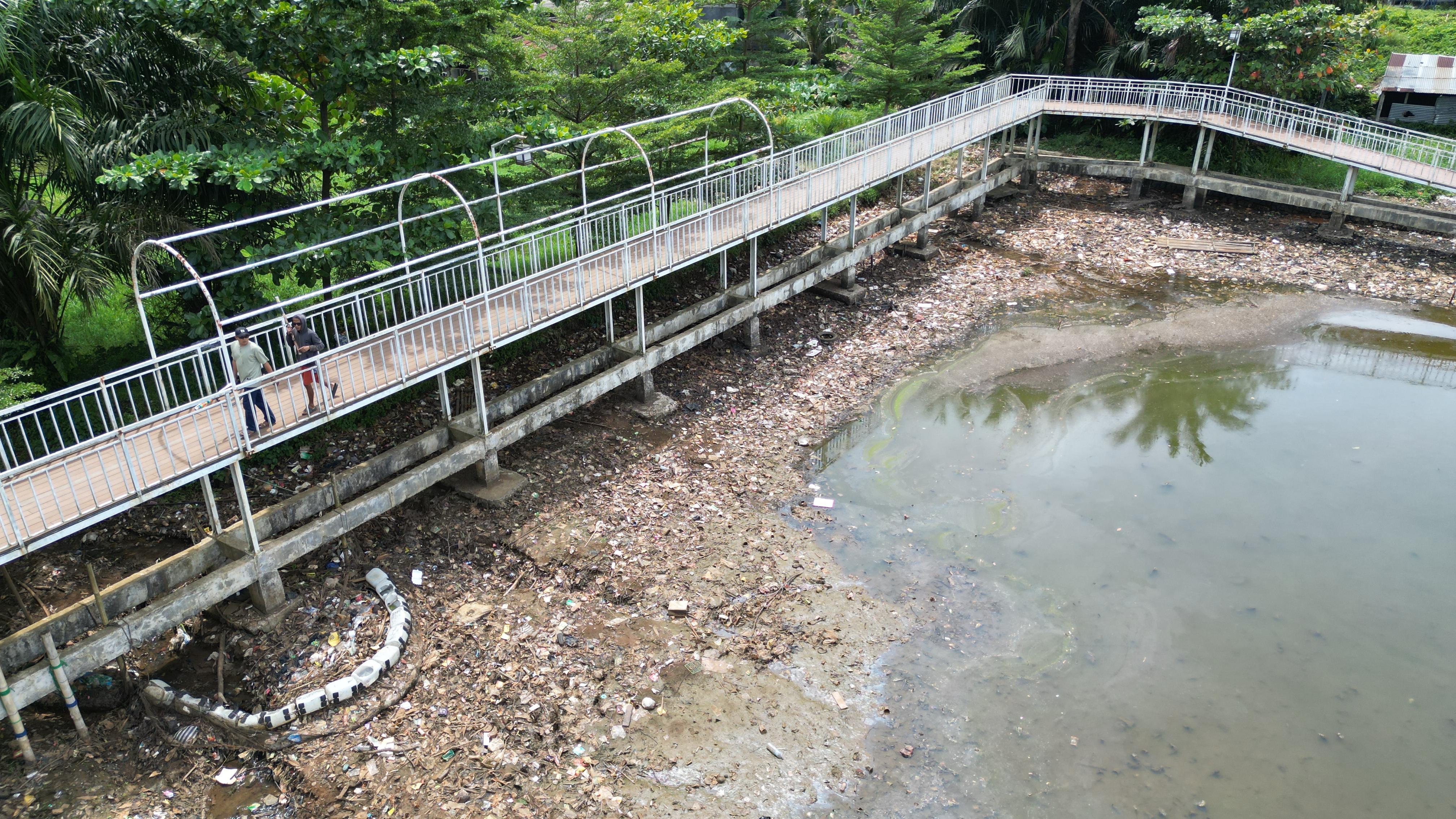 Danau Situ Gede di Kelurahan Situ Gede, Kecamatan Bogor Barat, Kota Bogor, mengalami penumpukan sampah.