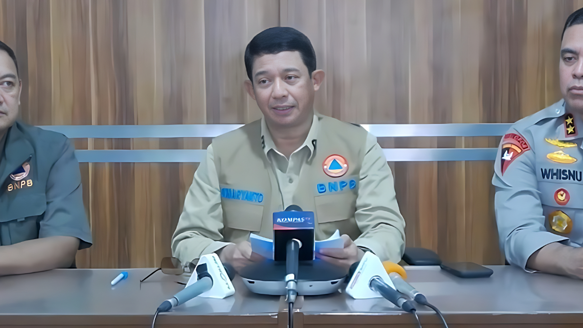 Kepala BNPB, Letjen Suharyanto&nbsp;konferensi pers update penanganan bencana di Sumatera,&nbsp;Jumat (28/11/2025).