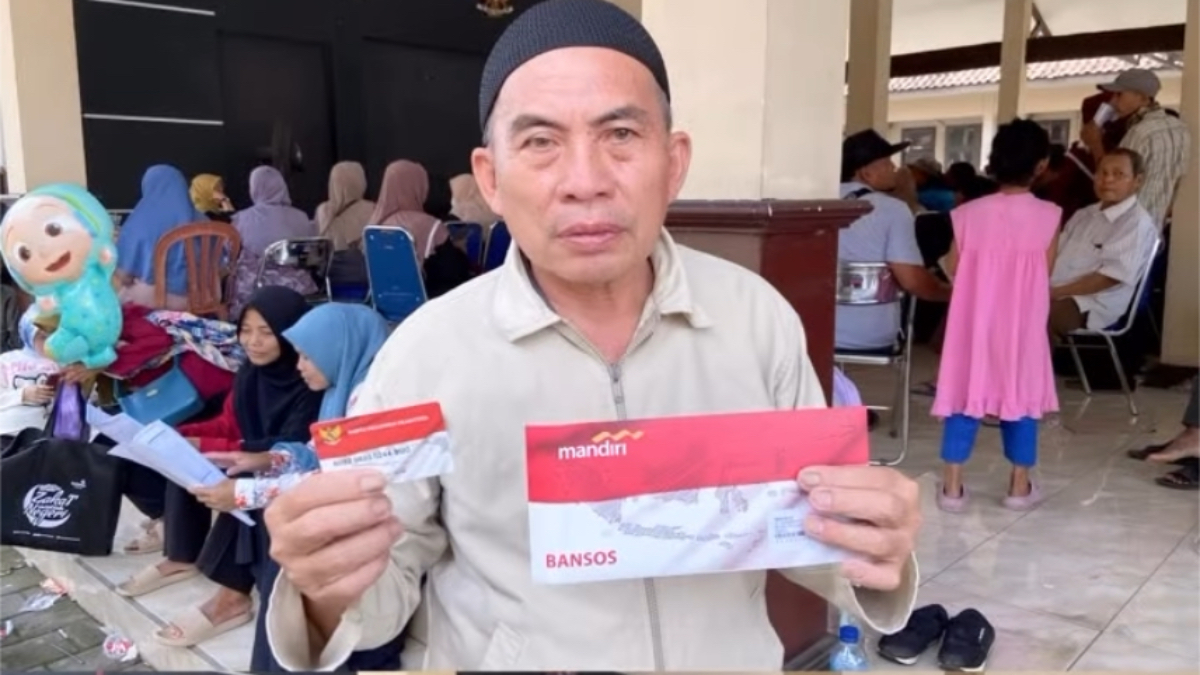Ilustrasi penyaluran bansos PKH hingga BLT Kesra dengan KKS.