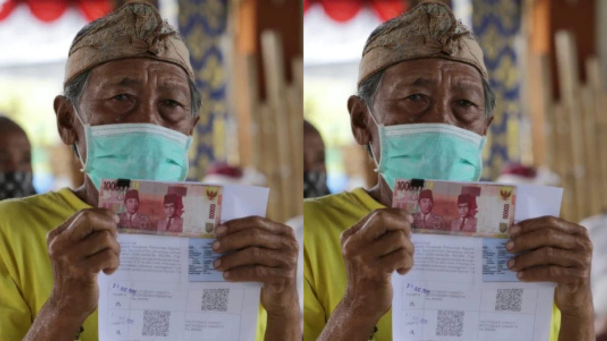 Ilustrasi: Penyaluran bantuan sosial (bansos)&nbsp;kepada masyarakat penerima manfaat.