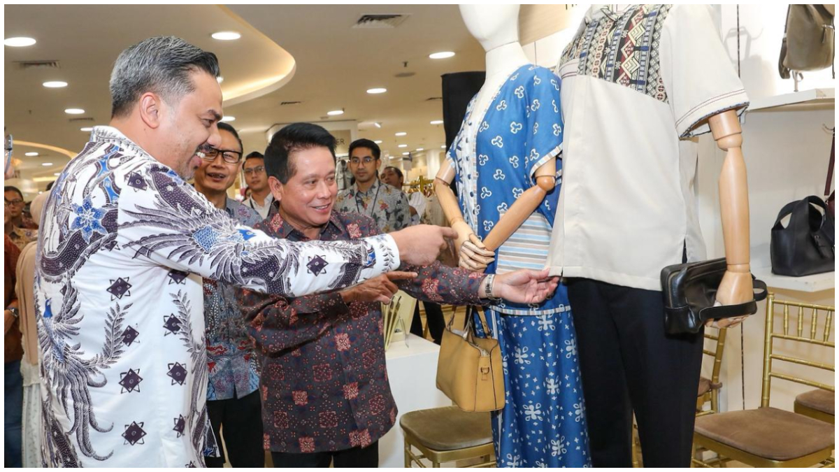 Menteri UMKM Maman Abdurrahman, Direktur Utama BRI Hery Gunardi dalam&nbsp;Grand Launching UMKM BRI x SOGO Jumat 28 November 2025.