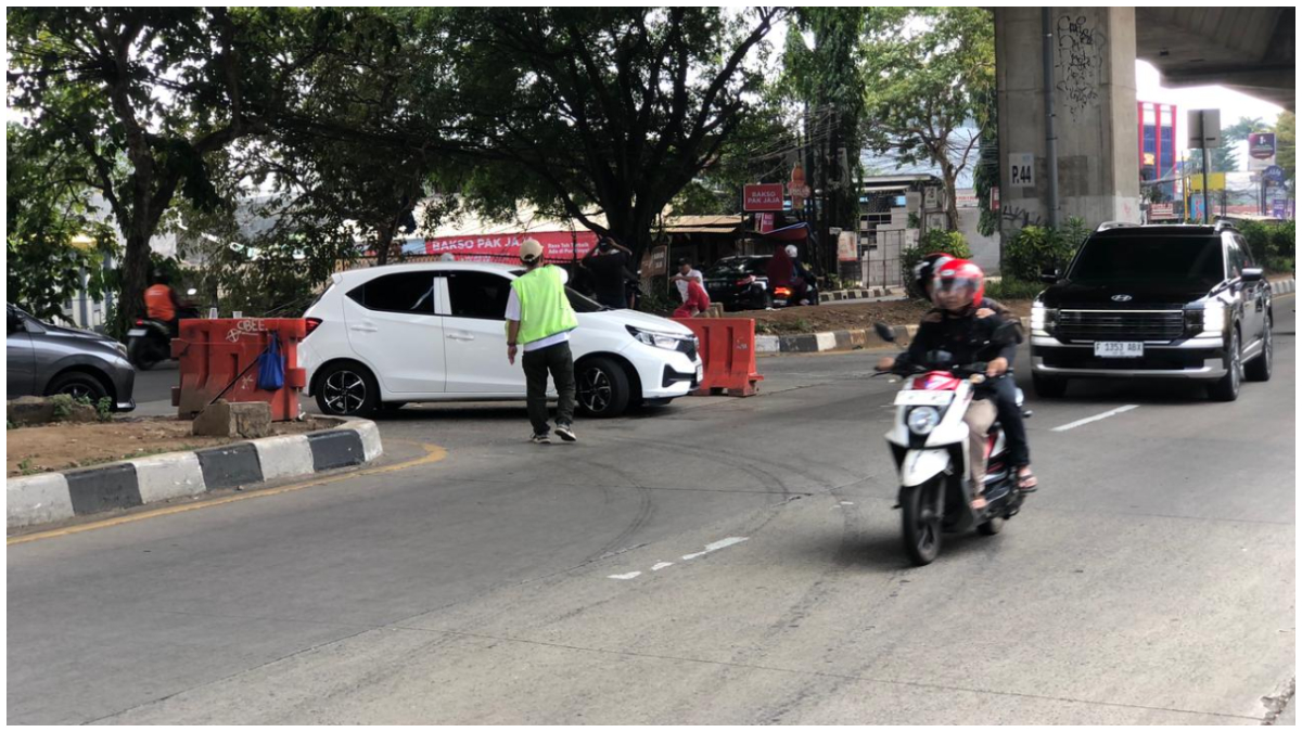 Salah satu akses u turn di Jalan Sholeh Iskandar yang kerap sebabkan kemacetan.