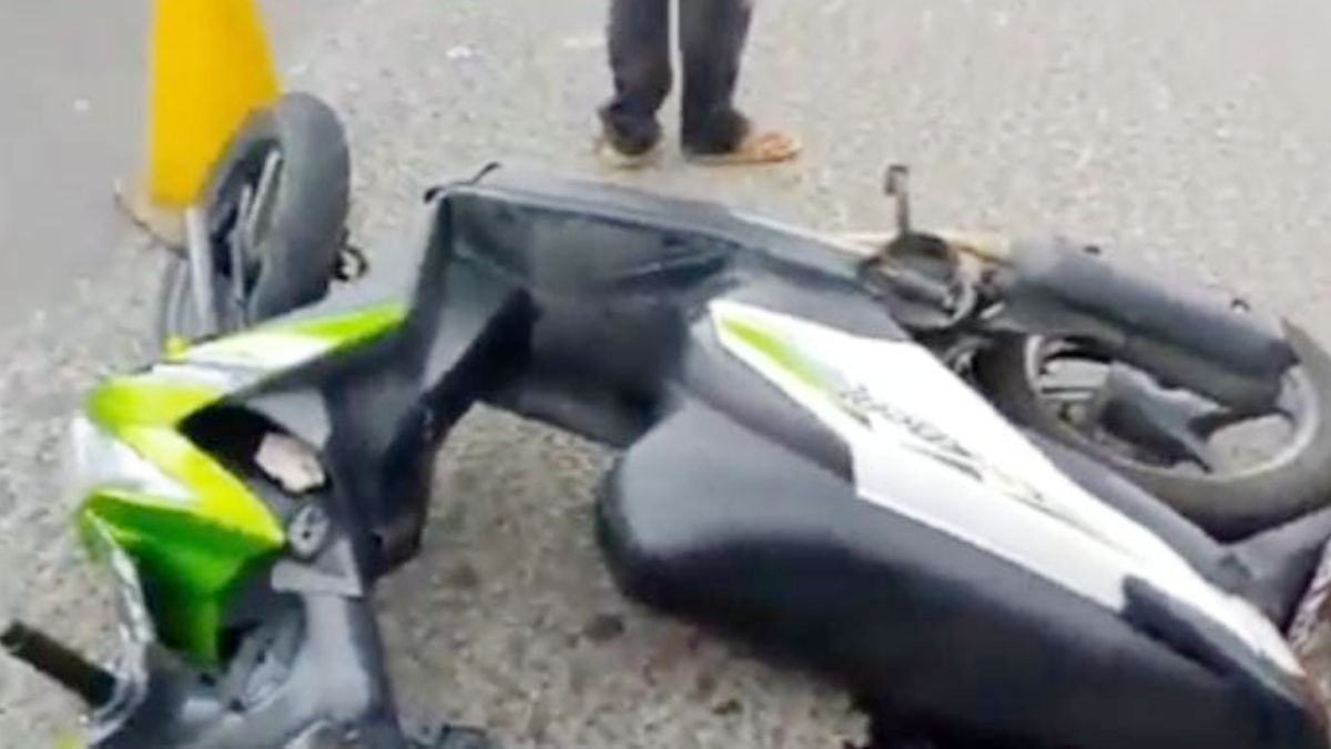 Kecelakaan lalu lintas terjadi di Jalan Transyogi, Kecamatan Gunung Putri, Kabupaten Bogor.