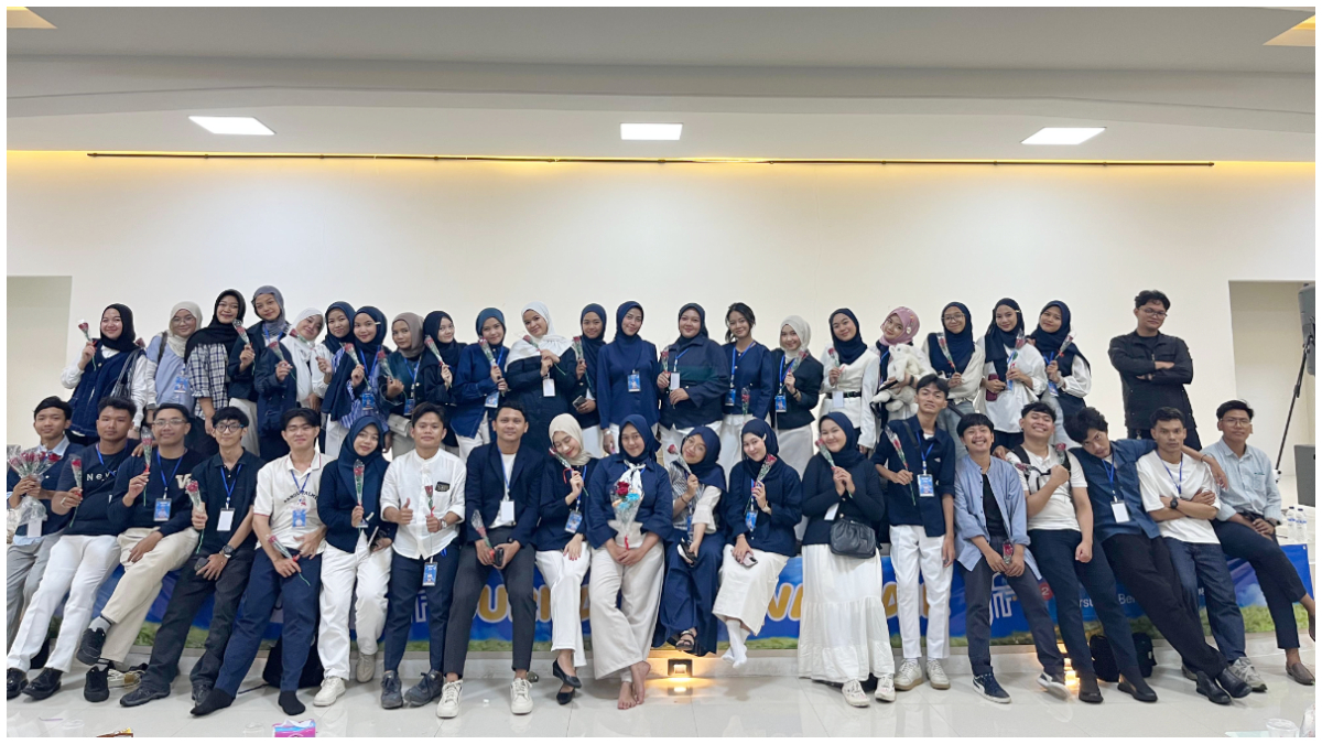 Panitia acara Jurnal Festival Fair (JFF) 2025, dari UKM Jurnalistik dan Kehumasan UT Bogor.