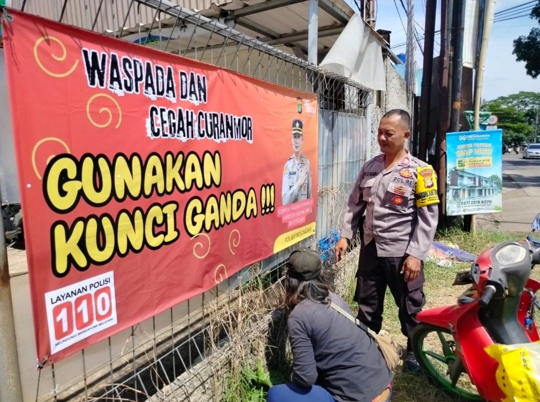 Polsek Bojongsari pasang spanduk imbauan di sejumlah lokasi di Kecamatan Bojongsari, Kota Depok.
