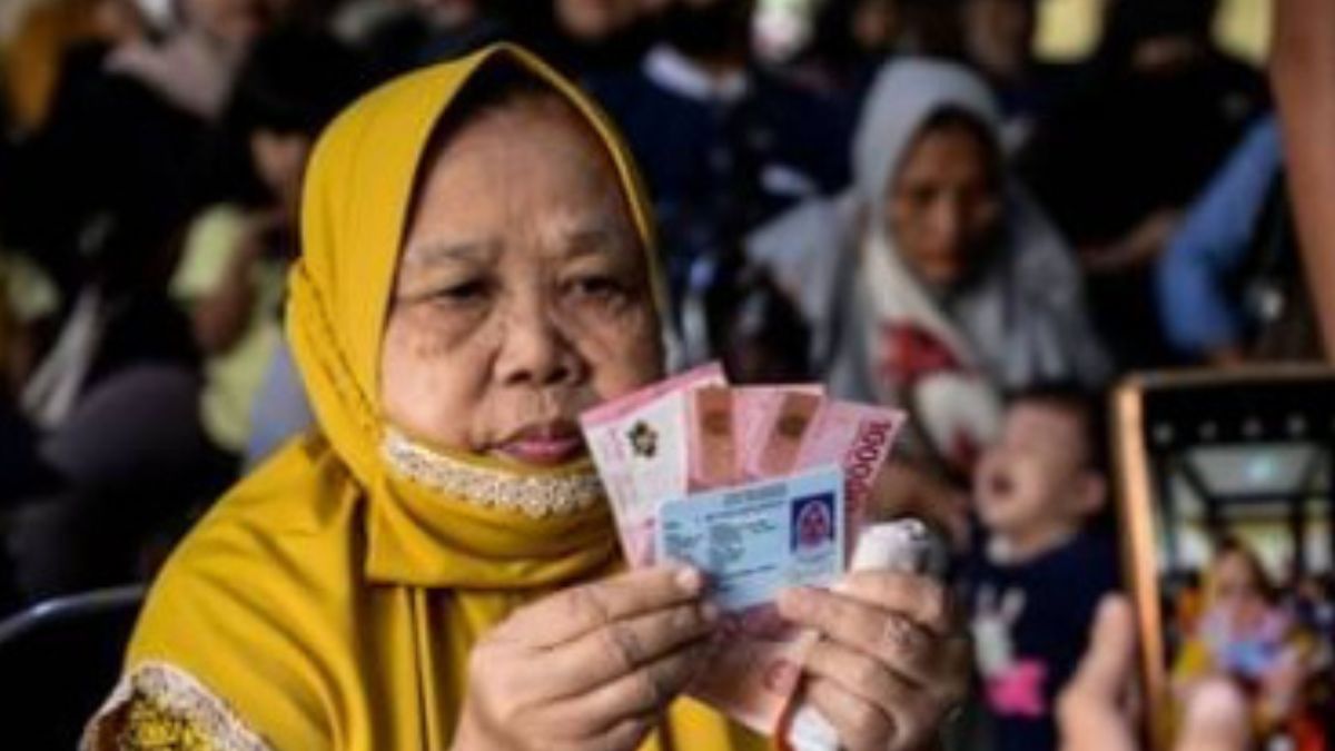 Ilustrasi KPM yang telah mencairkan bansos PKH BPNT.