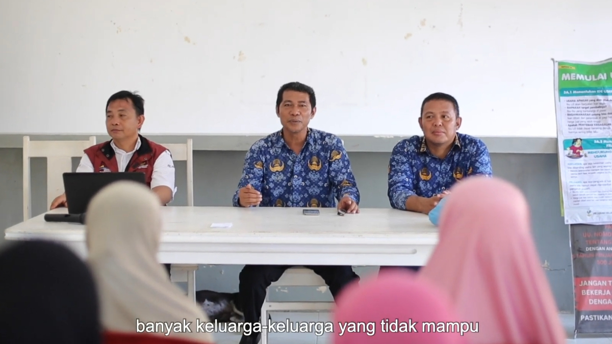 Ilustrasi pengarahan KPM bansos dari Pendamping Sosial