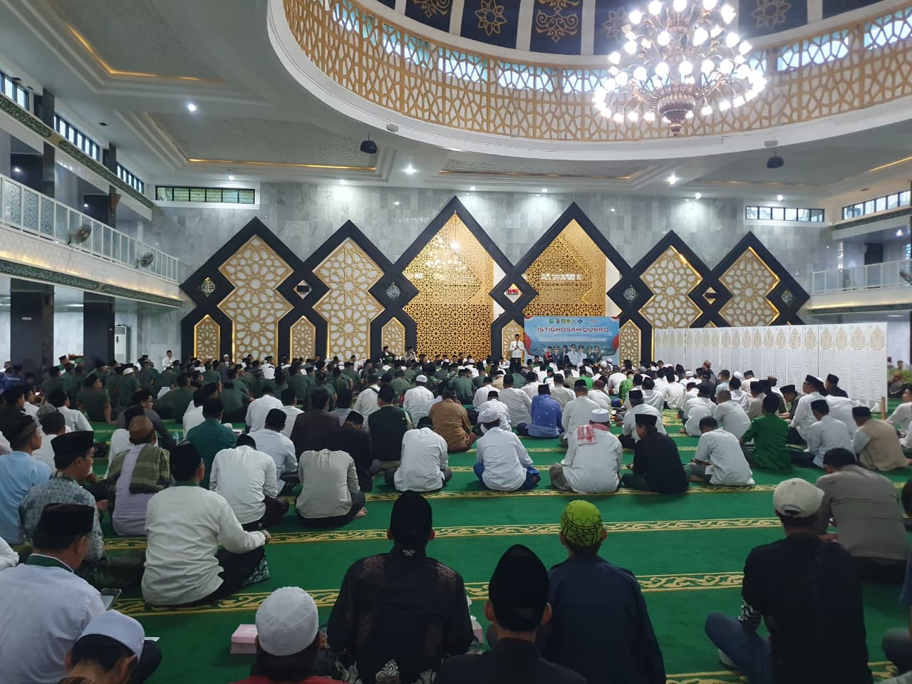 Kegiatan Istighosah Kubro saat dilaksanakan di Masjid Baitul Faidzin, Cibinong, Kabupaten Bogor.