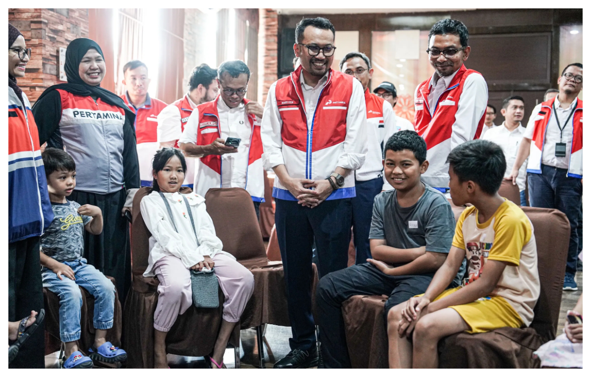 Direktur Utama Pertamina Patra Niaga, Mars Ega Legowo Putra turun langsung ke lokasi terdampak bencana banjir di Medan pada Senin, 1 Desember 2025.