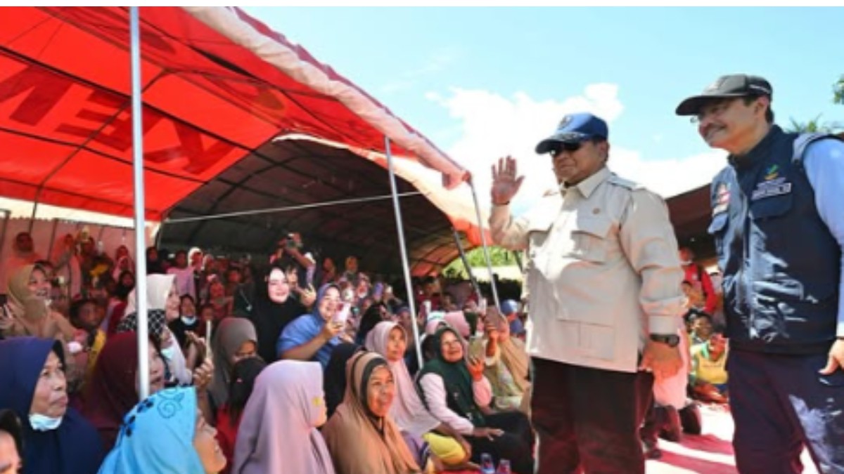 Prabowo Subianto dan Saifullah Yusuf memastikan penyaluran bansos bagi warga Aceh terdampak banjir.