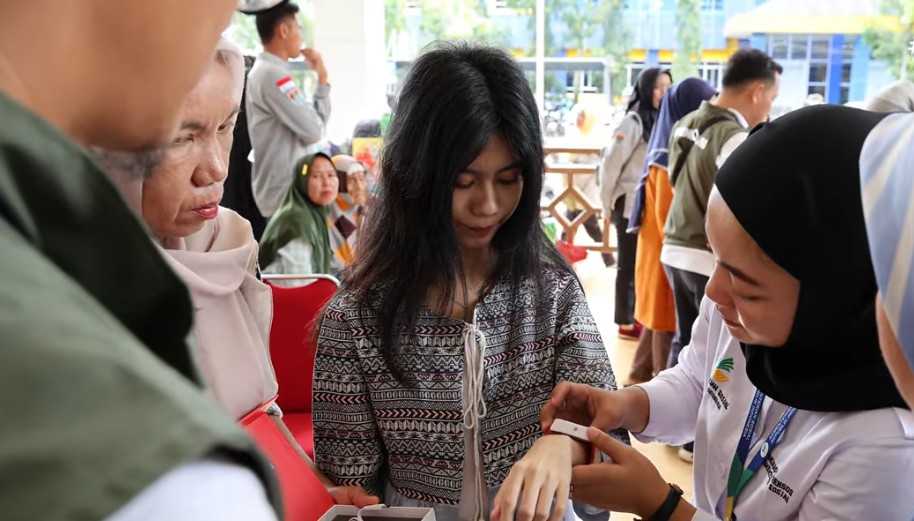Ilustrasi pencairan bansos PKH kepada KPM di sejumlah wilayah di Indonesia
