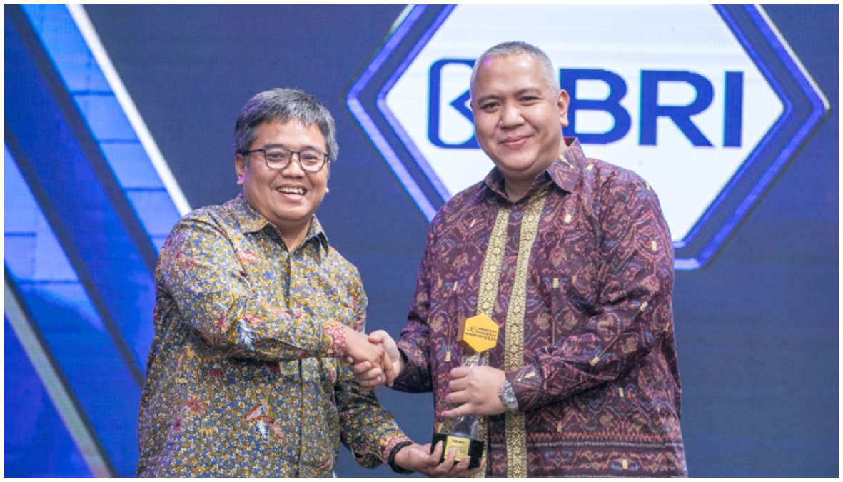 BRI saat menerima Penghargaan Anugerah Penggerak Sektor Keuangan pada acara Anugerah Penggerak Nusantara 2025.