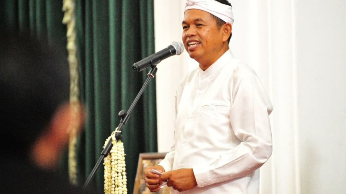 Gubernur Jawa Barat Dedi Mulyadi menyampaikan larangan penebangan pohon.