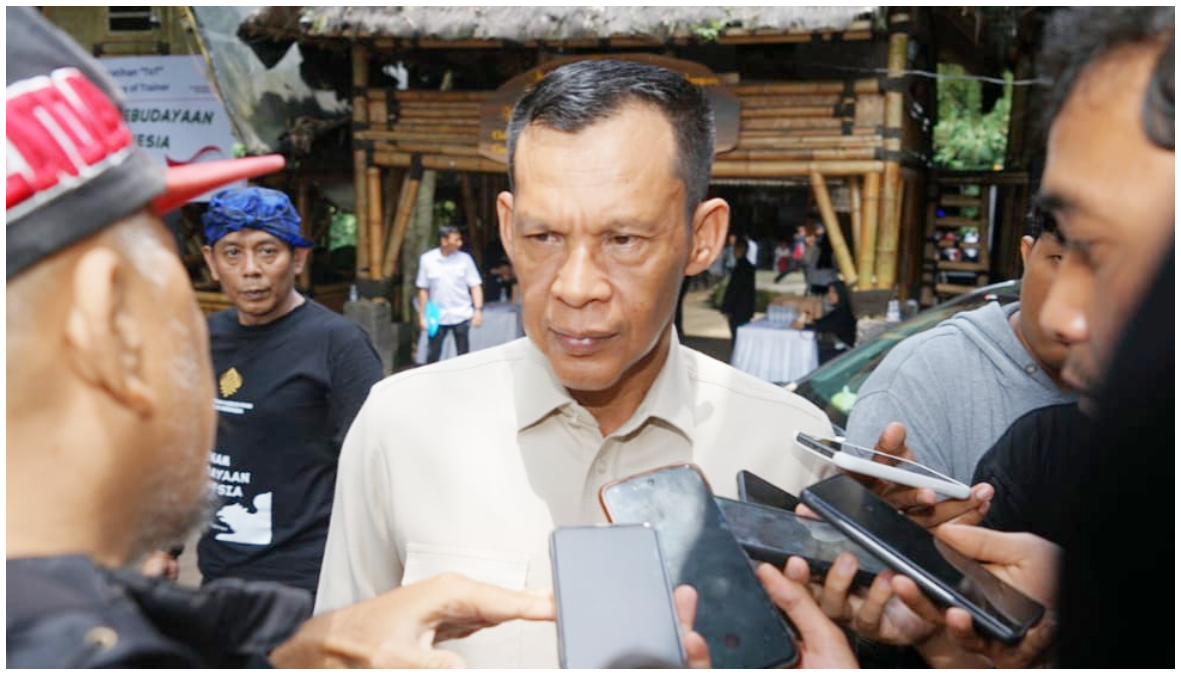 Wakil Bupati Bogor, Jaro Ade saat menyampaikan keterangan.