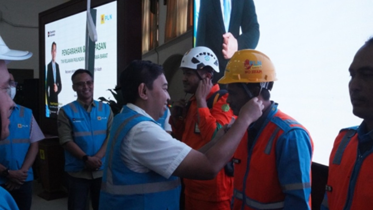 Prosesi sebelum pemberangkatan personel PLN IUD Jawa Batat ke Sumatera.&nbsp;