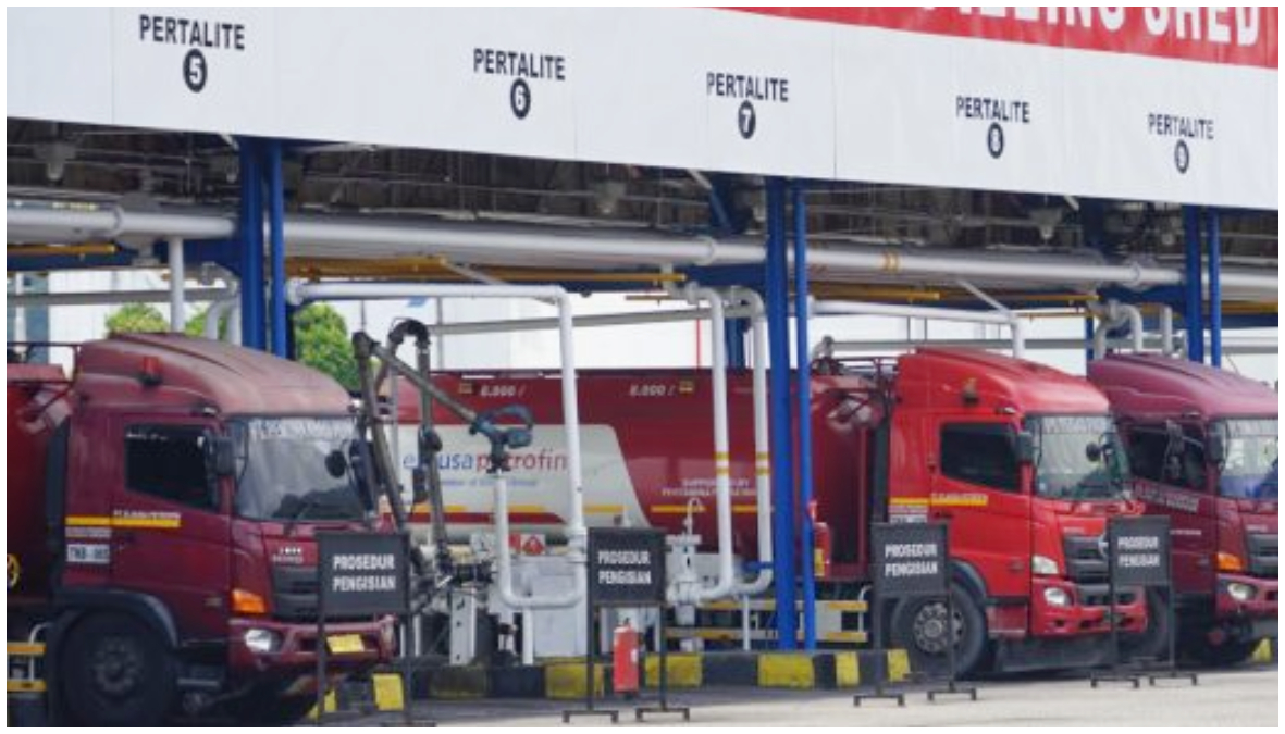PT Pertamina Patra Niaga operasikan 64 SPBU yang siaga selama 24 jam di wilayah Sumatera Barat.