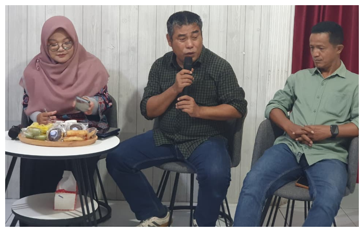 Founder LS Vinus, Yusfitriadi (tengah).