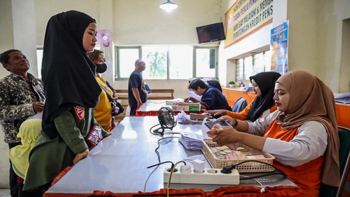 Ilustrasi: Pendamping sosial saat melakukan monitoring kegiatan penyaluran bantuan sosial (bansos).