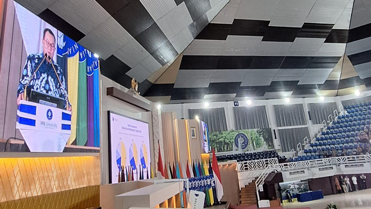 Arif Satria saat pamitan dengan civitas IPB University pada Rabuan Bersama Pemaparan Capaian Rektor Rabu, 3 Desember 2025.