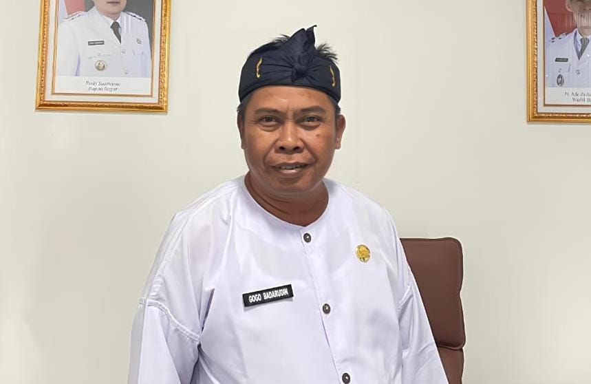 Plt Camat Sukamakmur, Gogo Badarudin saat dimintai keterangan oleh Radar Bogor.