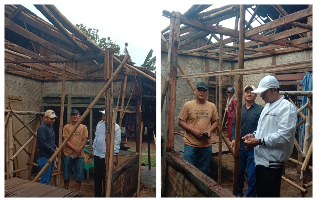 Rumah bilik bambu milik warga Kampung Bulak, Desa Padurenan, Kecamatan Gunung Sindur, ambruk akibat dilanda hujan deras dan tidak layak huni.