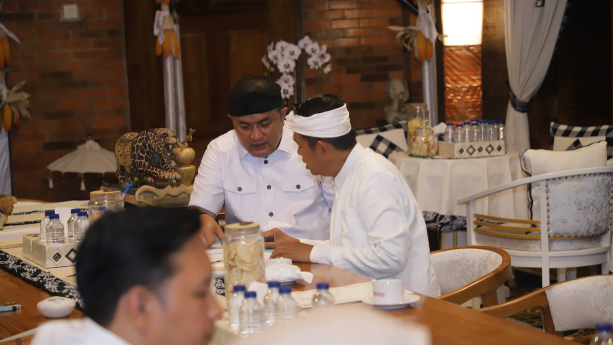 Bupati Bogor Rudy Susmanto dan Gubernur Jawa Barat Dedi Mulyadi dalam Rapat Koordinasi Strategis (Rakorstrada) soal layanan haji dan umroh.
