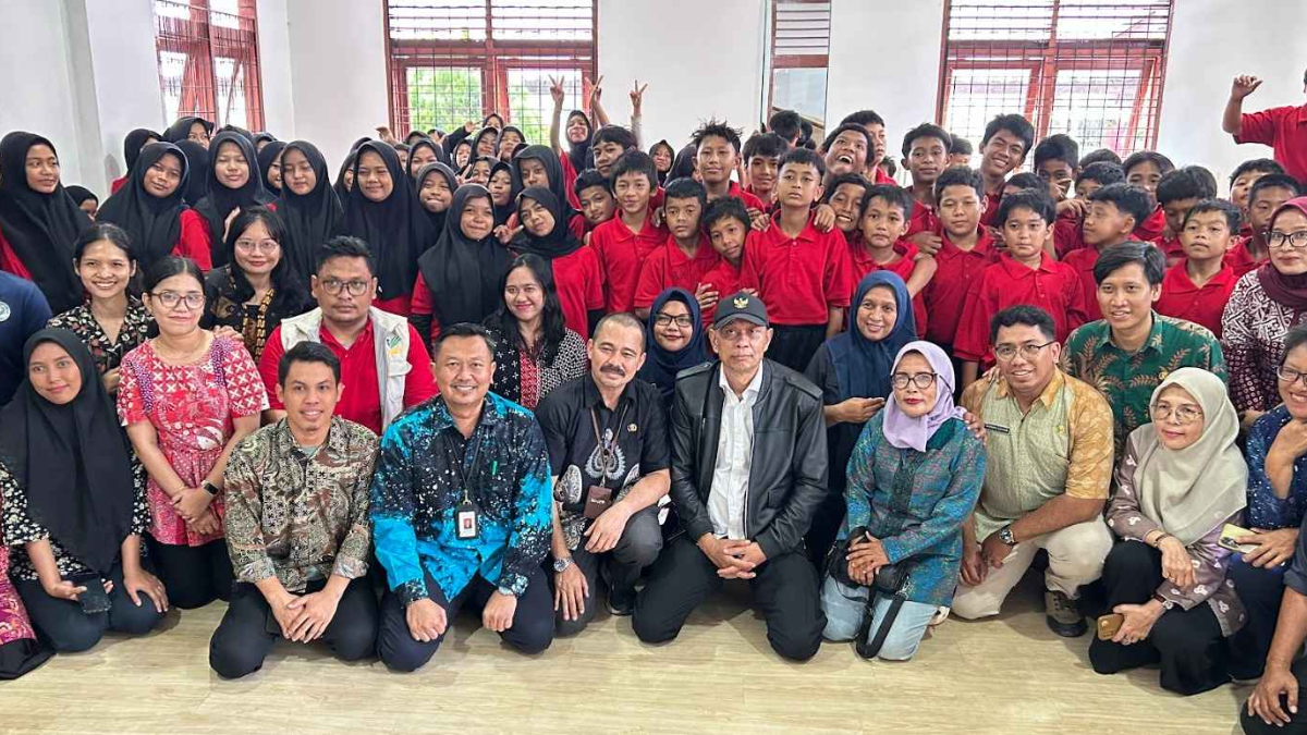 Wakil Menteri Sosial Agus Jabo Priyono mengunjungi Sekolah Rakyat Menengah Pertama (SRMP) 2 Medan yang berlokasi di Sentra Bahagia Medan, Sumatera Utara.