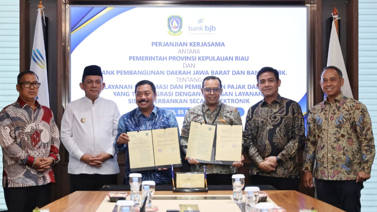 Bank bjb dan&nbsp;Pemerintah Provinsi Kepulauan Riau usai menandatangani kesepakatan kerja sama.