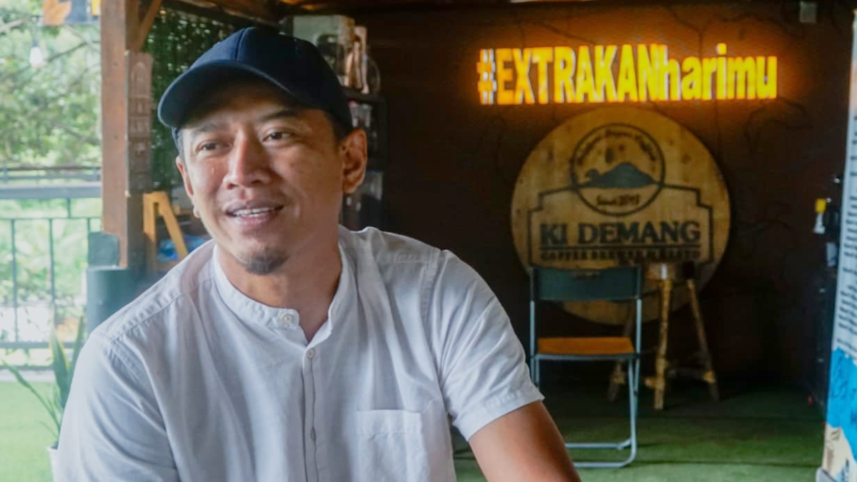 Pemilik Kedai Kopi Ki Demang sekaligus Ketua Kelompok Tani Desa Sukaharja,&nbsp;Andika Aditisna&nbsp;saat memberikan keterangan kepada Radar Bogor.